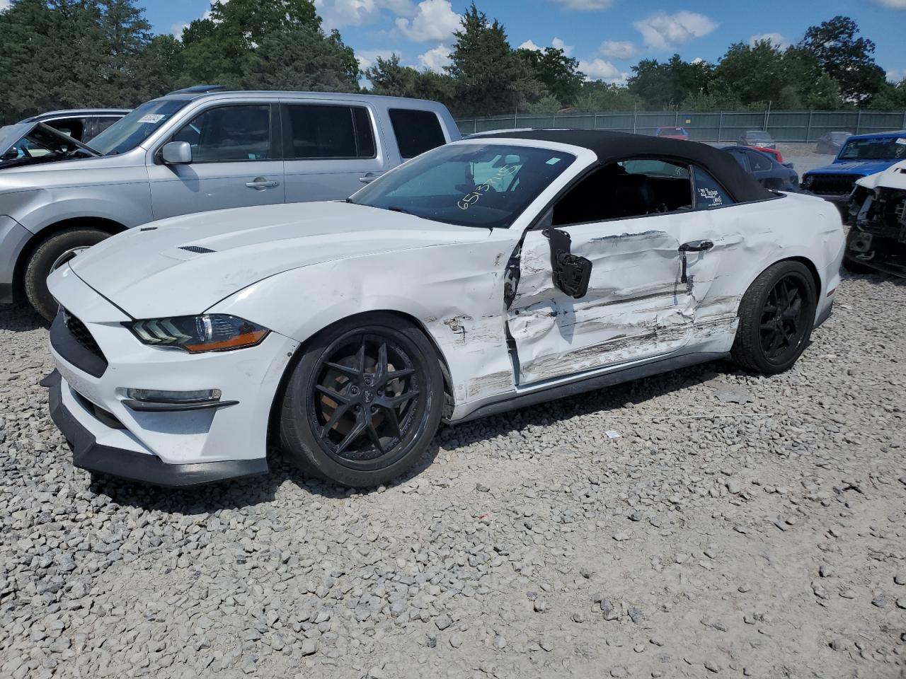 FORD MUSTANG