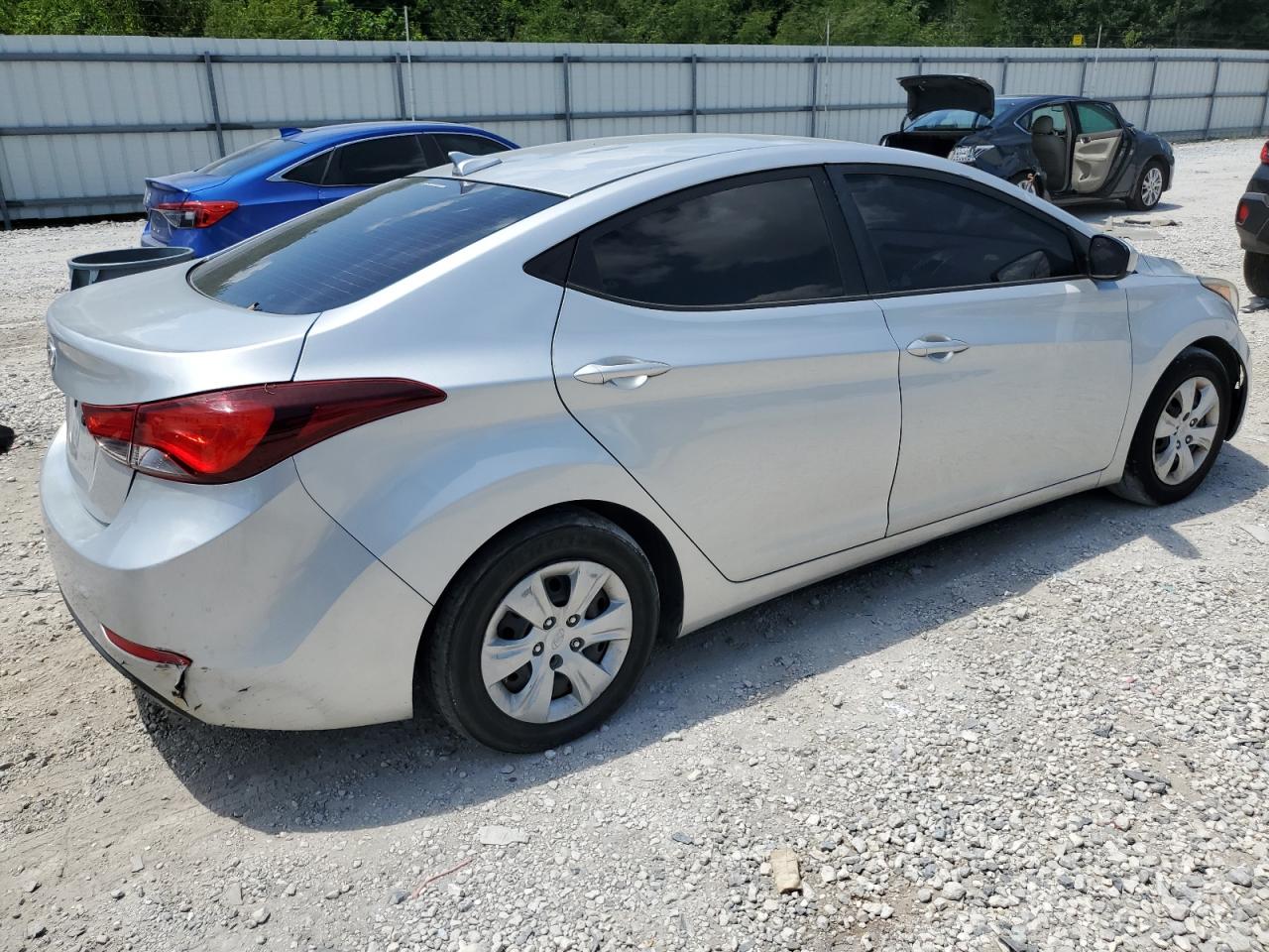 HYUNDAI ELANTRA SE
