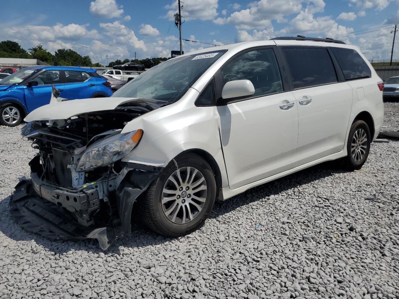 TOYOTA SIENNA XLE