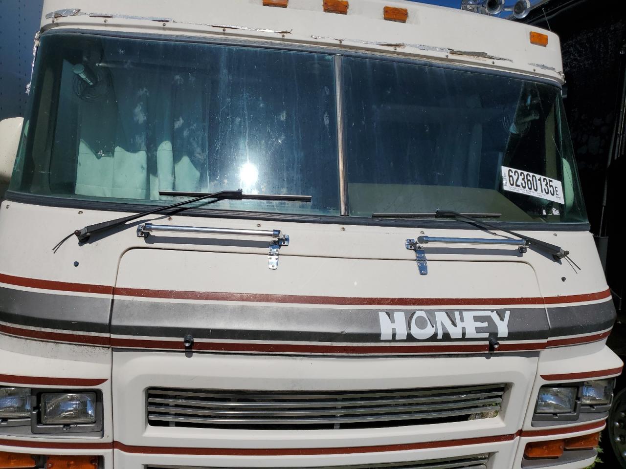 Lot #3203985939 1986 HONEYBEE MOTORHOME