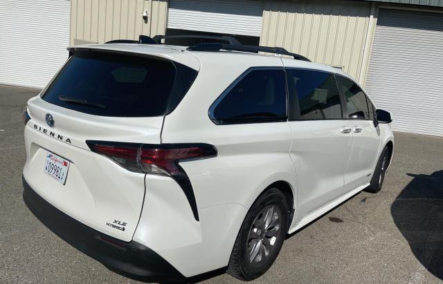 2021 TOYOTA SIENNA XLE - 5TDYRKEC2MS010054