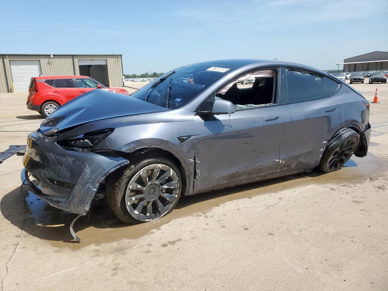 TESLA MODEL Y