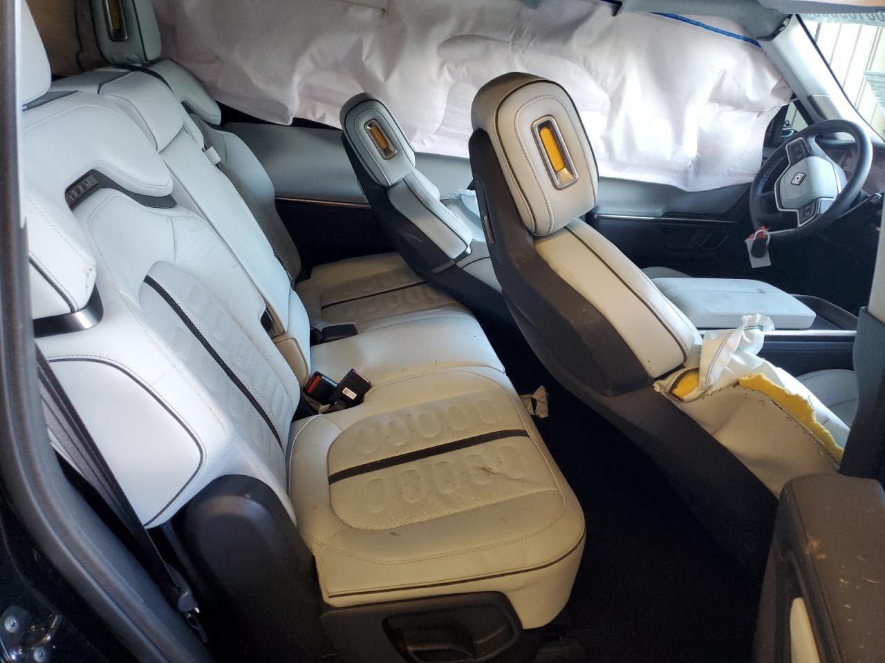 RIVIAN R1S ADVENTURE