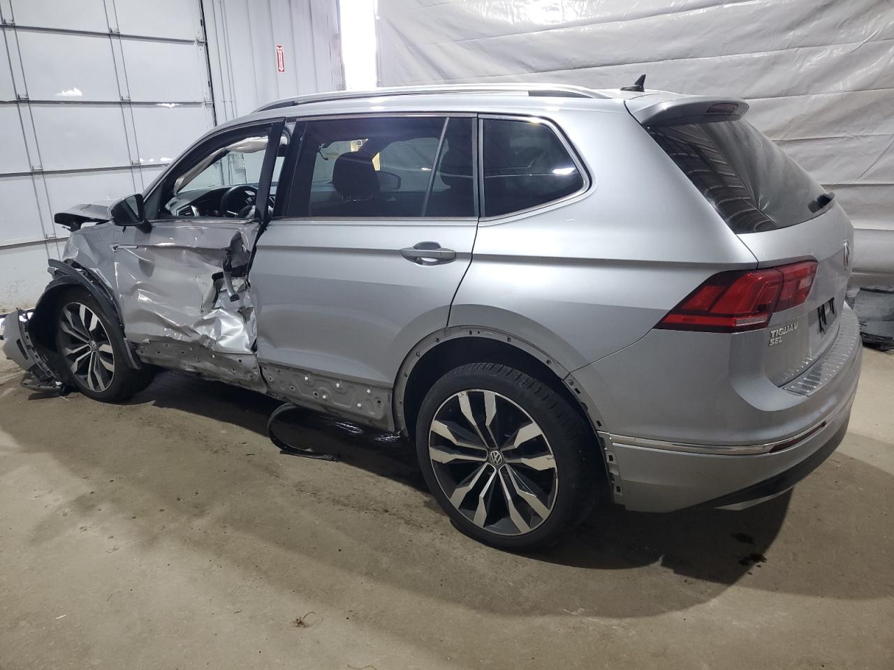 VOLKSWAGEN TIGUAN SEL PREMIUM R-LINE