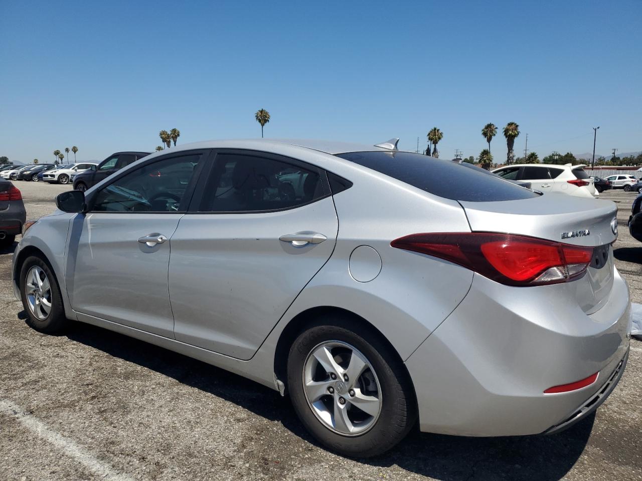HYUNDAI ELANTRA SE