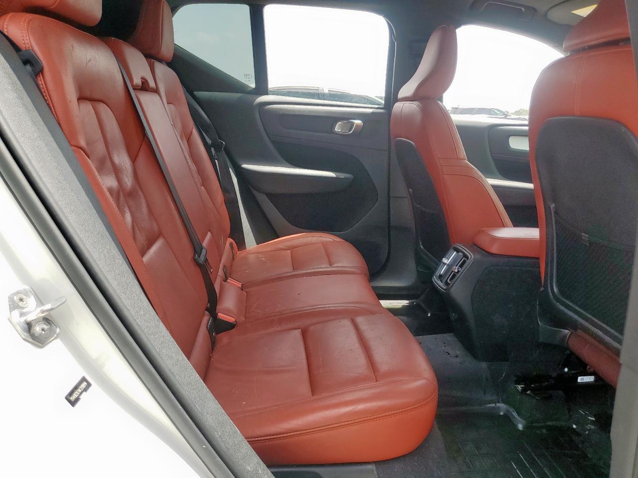 VOLVO XC40 T5 MOMENTUM