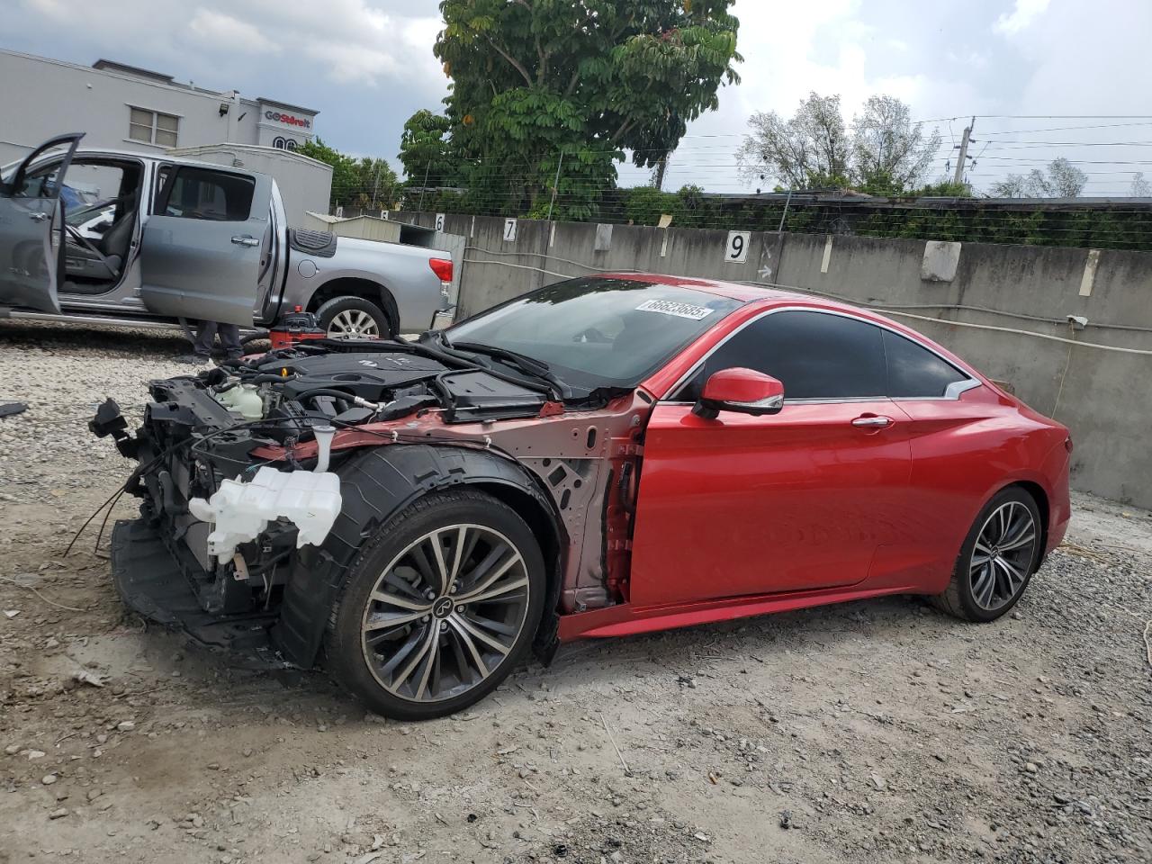 INFINITI Q60 LUXE