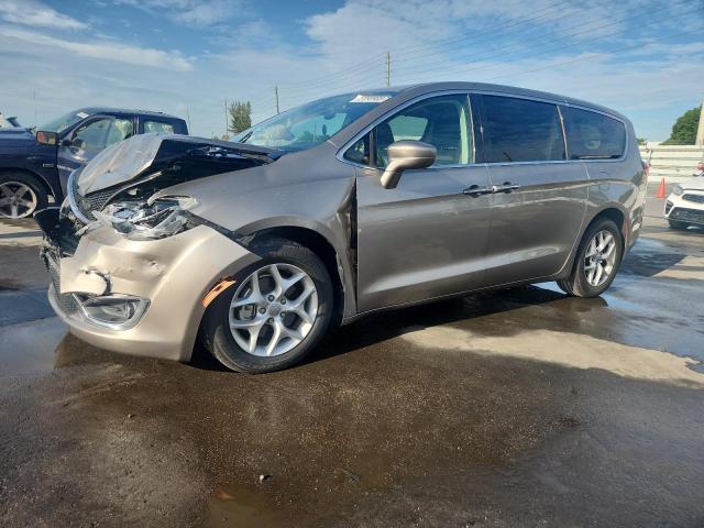 Vin: 2c4rc1fg3jr270419, lot: 63090905, chrysler pacifica touring plus 2018 img_1
