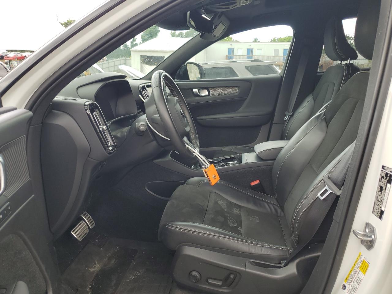 VOLVO XC40 T5 R-DESIGN