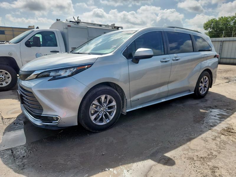 TOYOTA SIENNA XLE