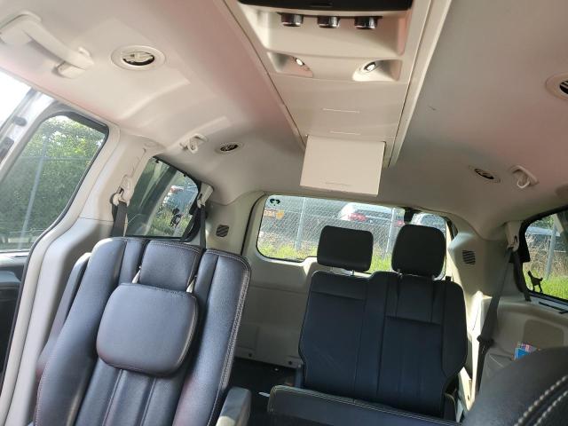 2016 CHRYSLER TOWN & COU - 2C4RC1BG7GR246851