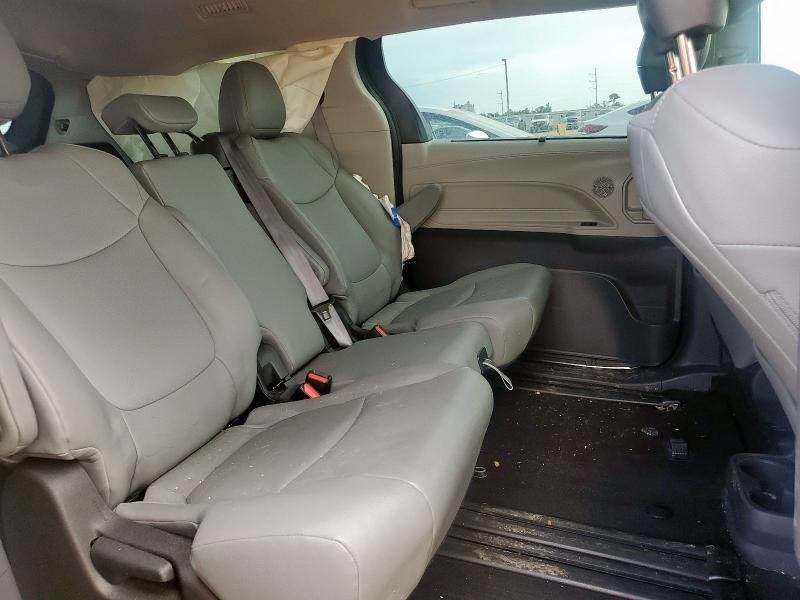 2022 TOYOTA SIENNA XLE 5TDYRKEC9NS121105