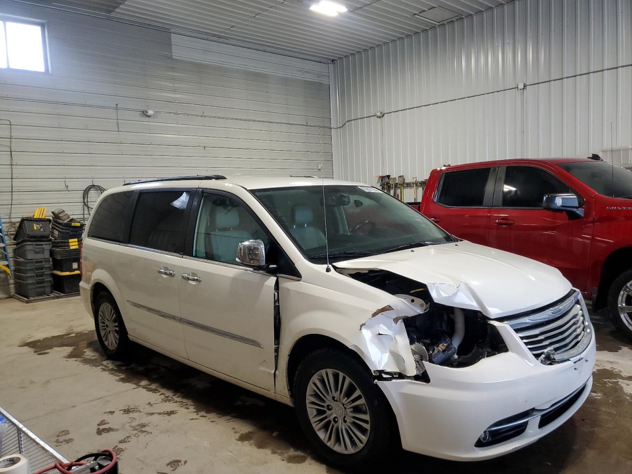 CHRYSLER TOWN & COUNTRY TOURING L