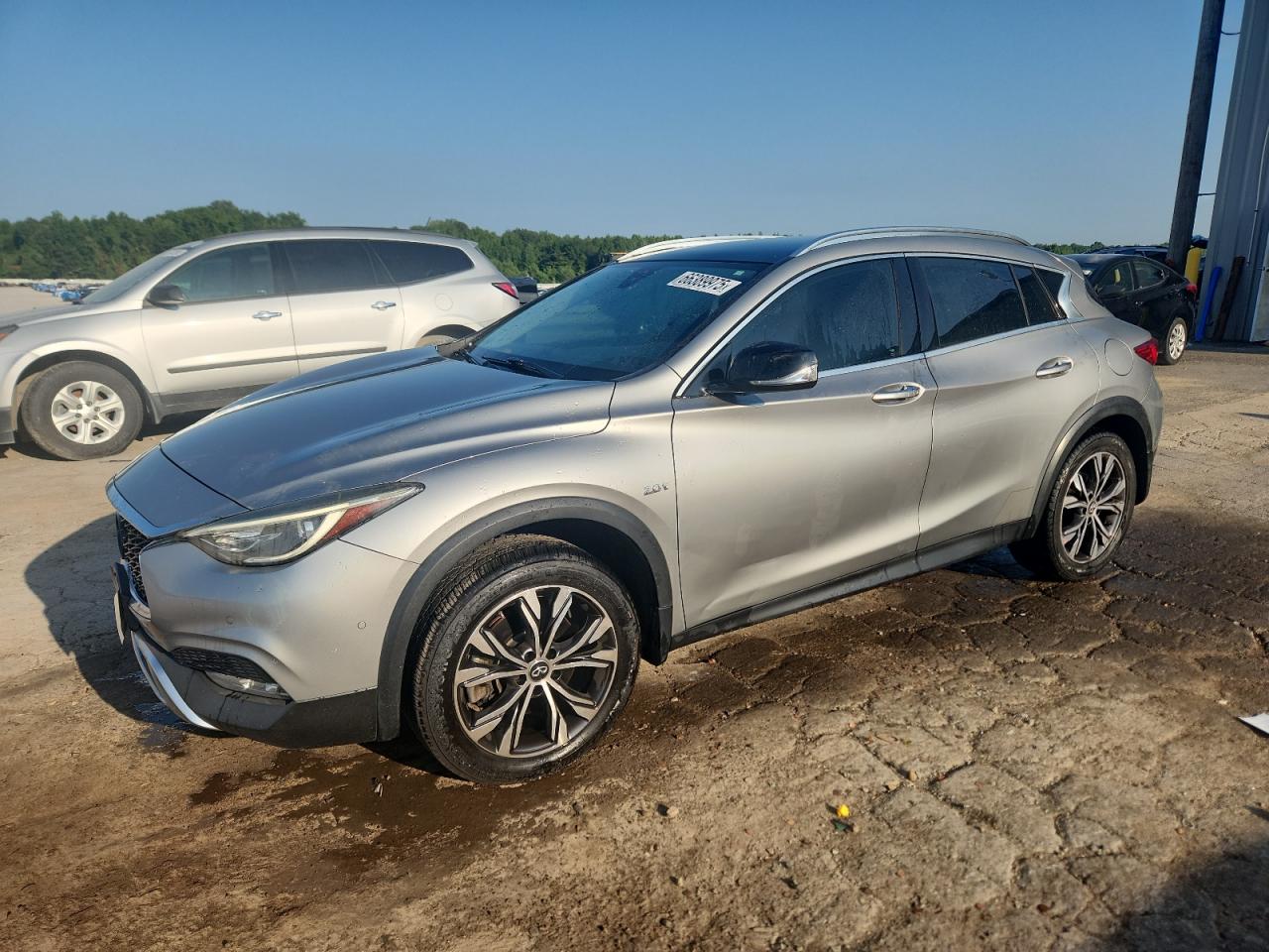 INFINITI QX30 BASE