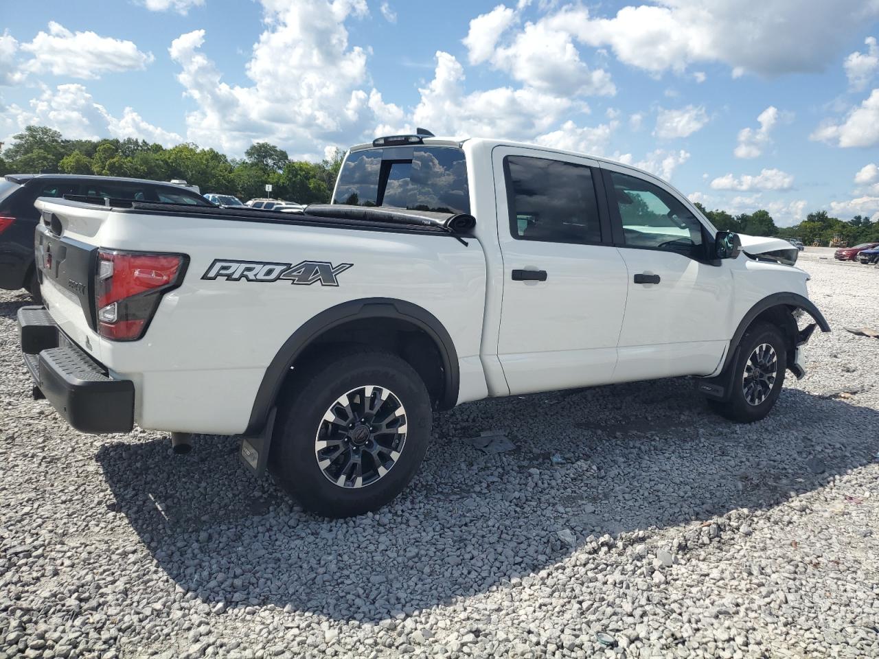 NISSAN TITAN SV