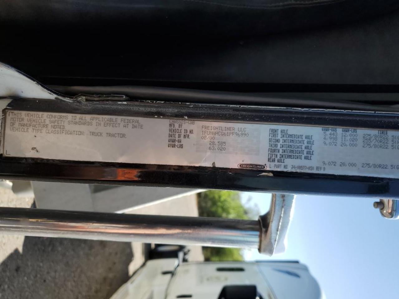 Lot #3211177647 2001 FREIGHTLINER FLD120