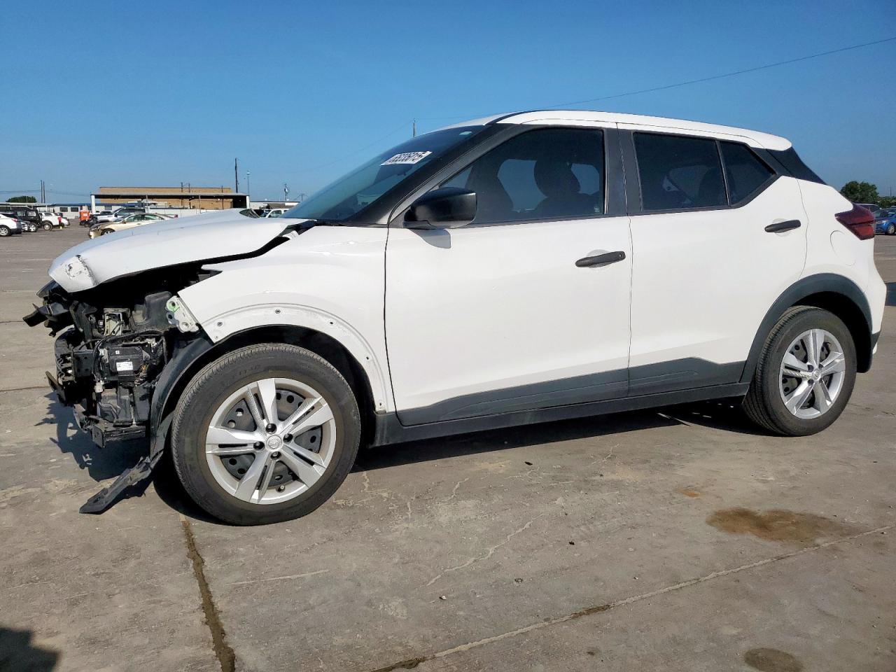 NISSAN KICKS S
