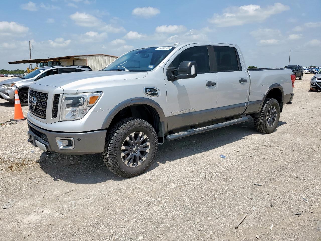 NISSAN TITAN SL