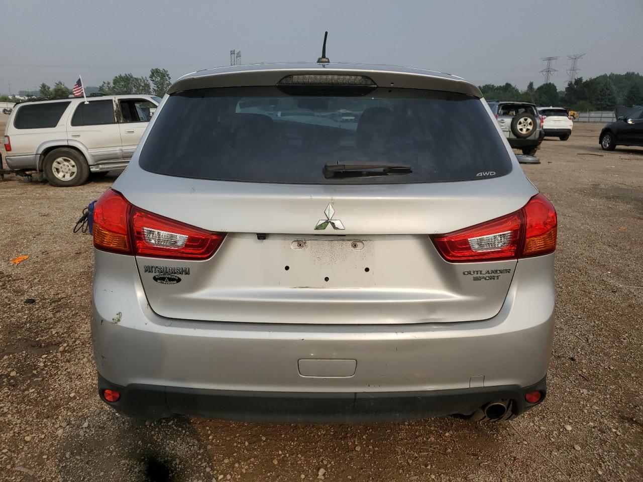 MITSUBISHI OUTLANDER SE