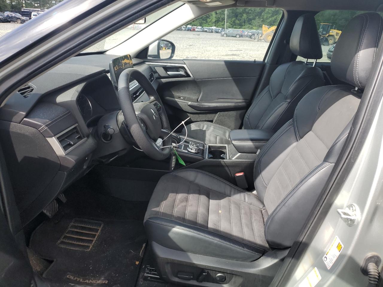 MITSUBISHI OUTLANDER SE