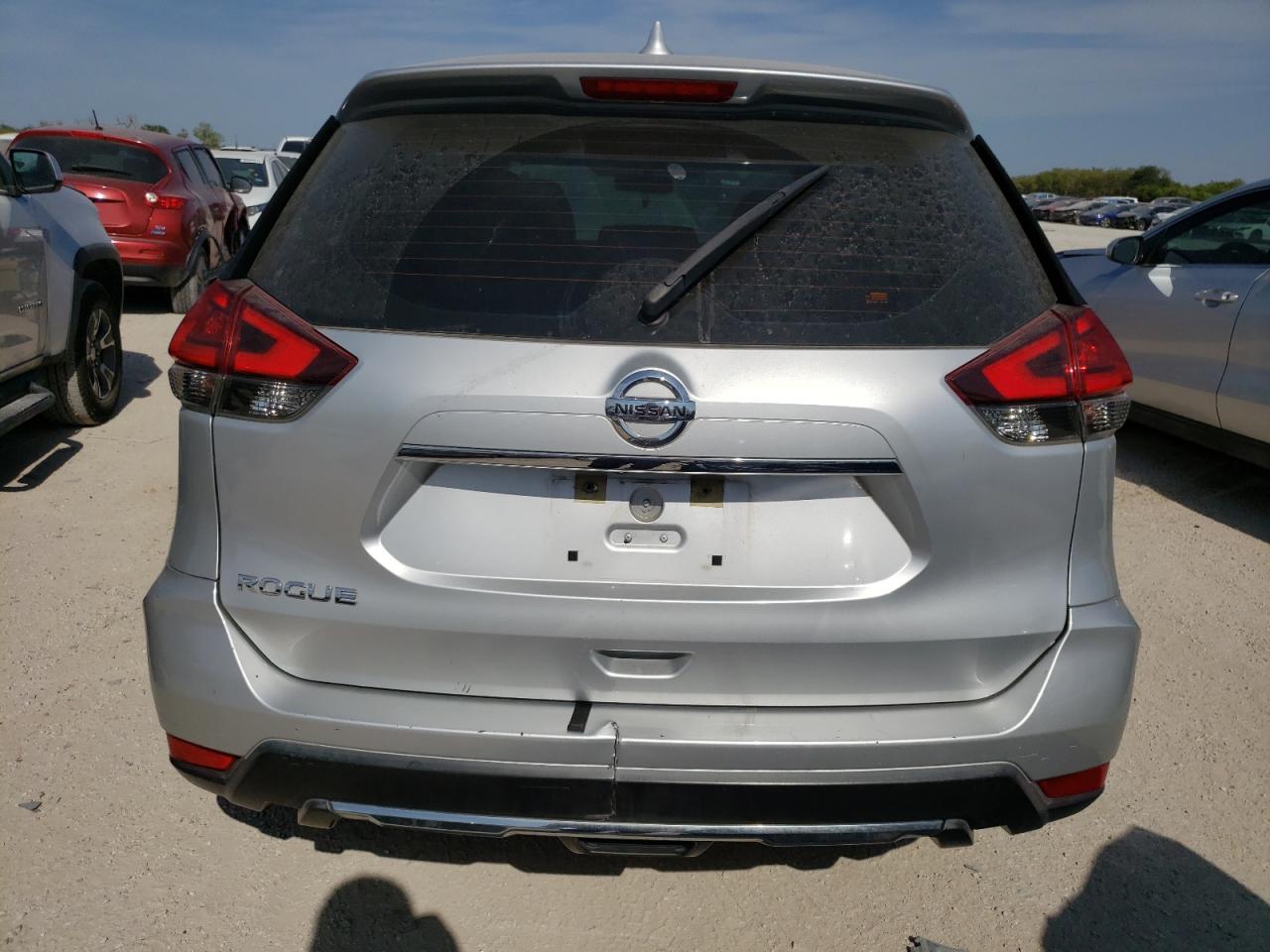 KNMAT2MT4HP549327 NISSAN ROGUE 2017