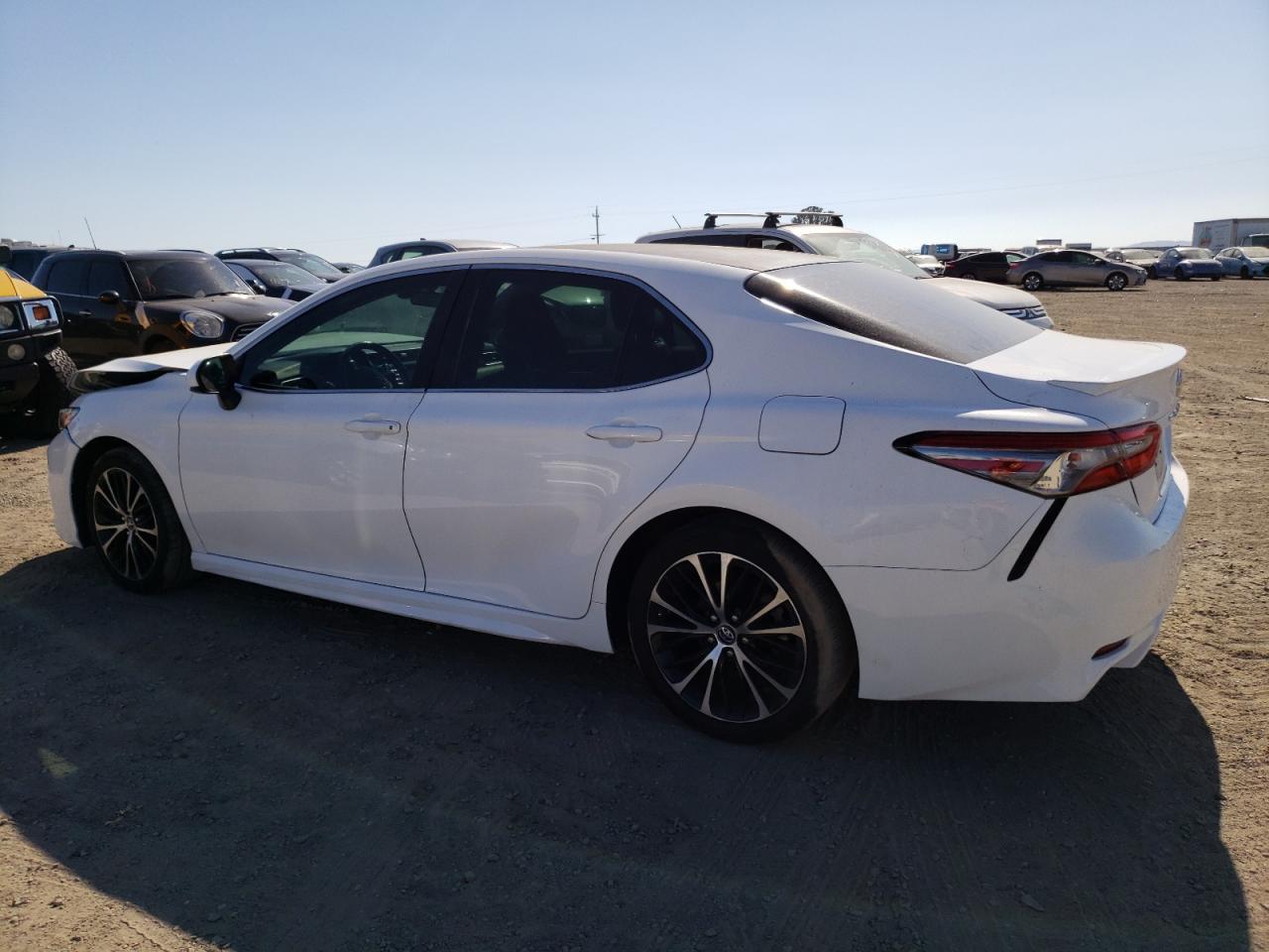 4T1B11HK4JU500573 TOYOTA CAMRY 2018
