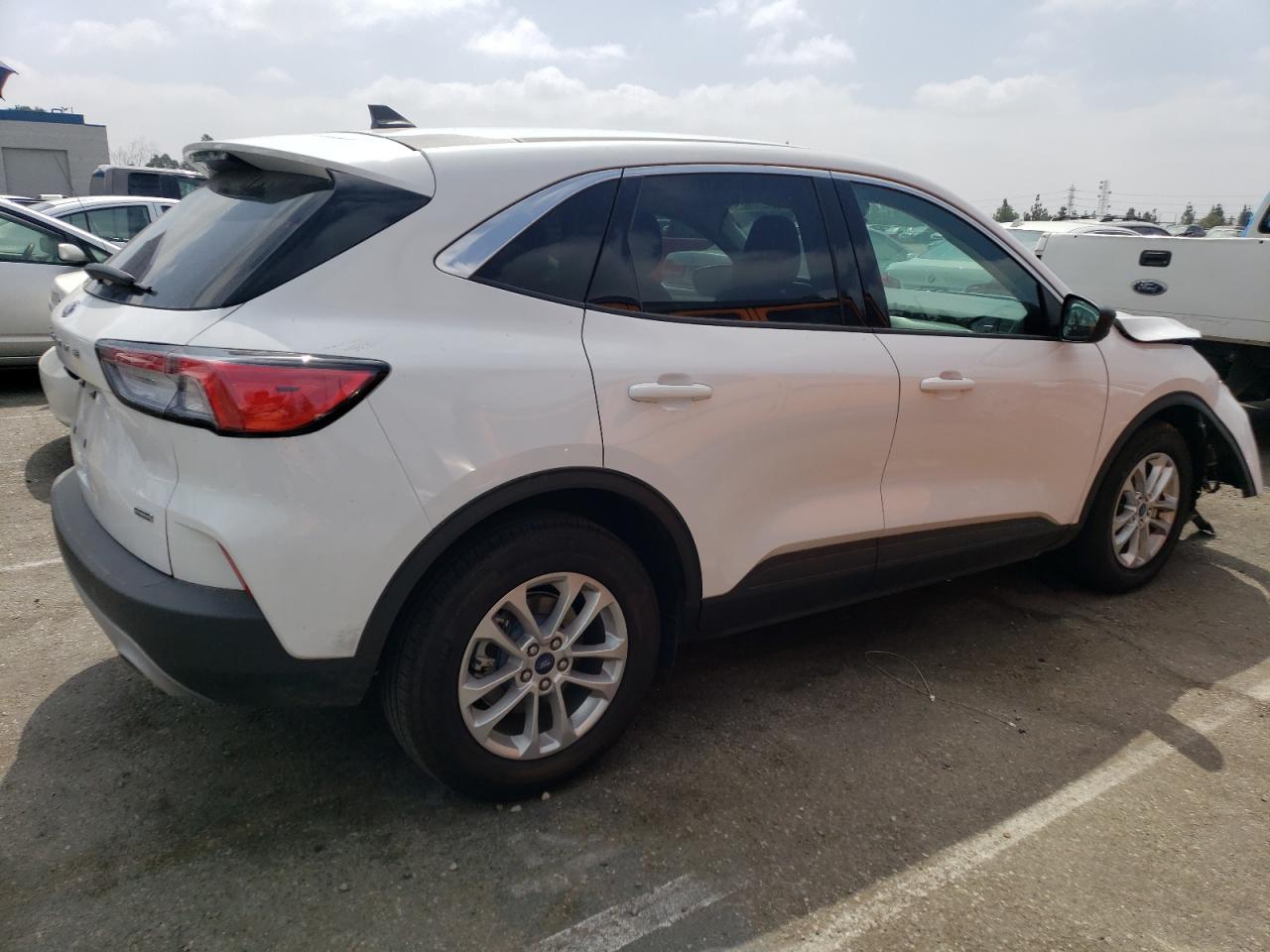 1FMCU0BZ8NUB16863 FORD ESCAPE 2022