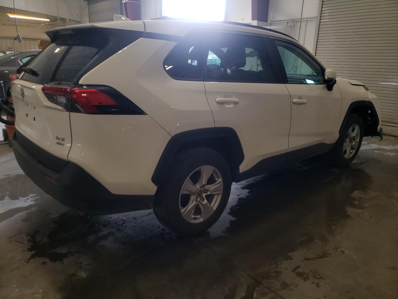 2T3P1RFVXMC228495 2021 Toyota Rav4 Xle