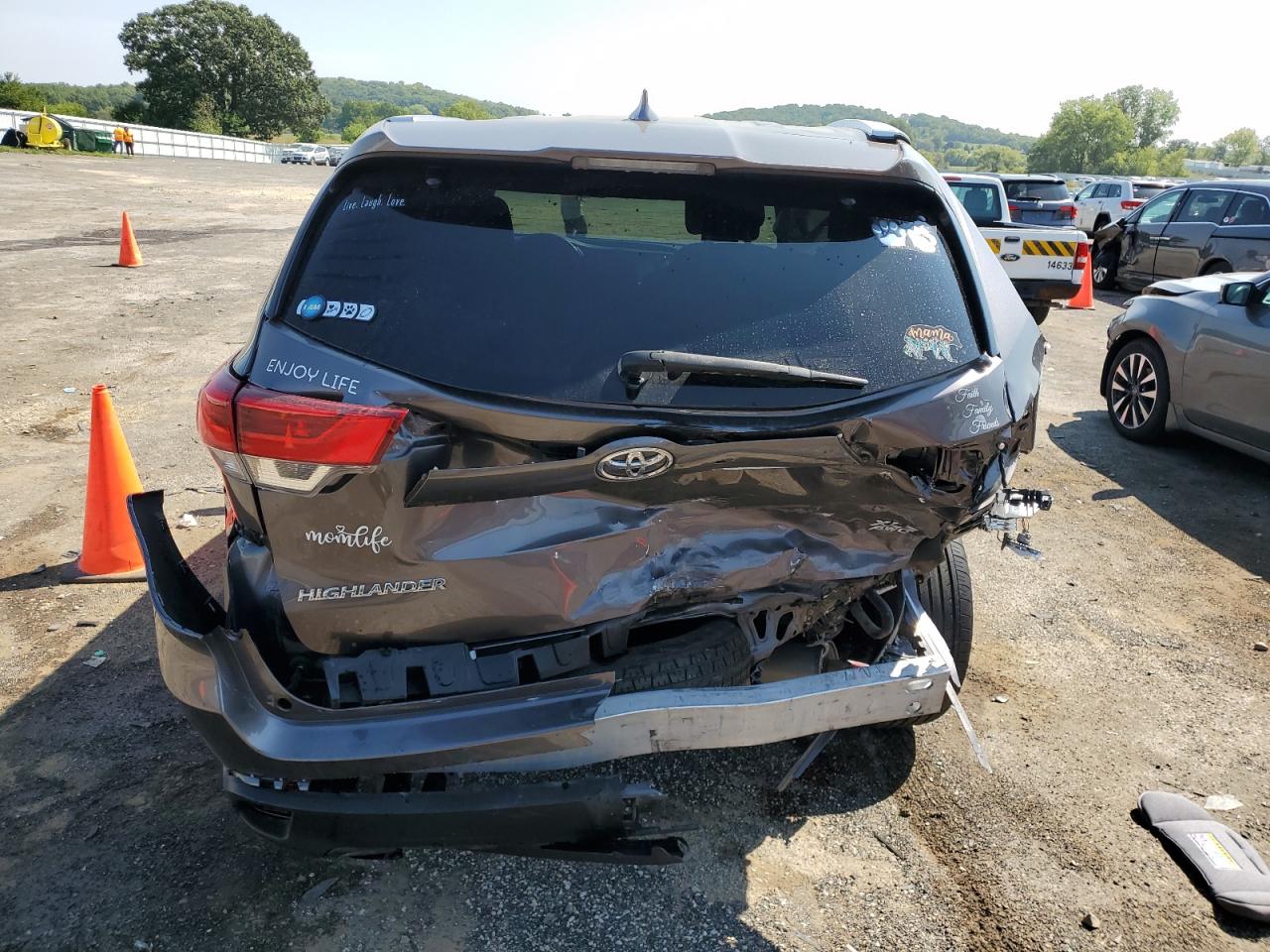 5TDJZRFH2JS490970 TOYOTA HIGHLANDER 2018