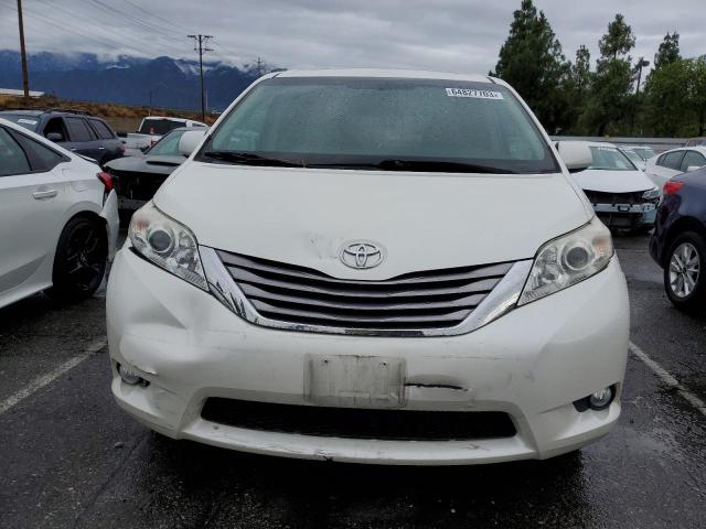 5TDYZ3DC8HS829437 Toyota SIENNA XLE