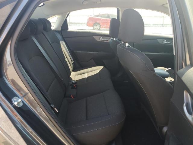 3KPF24AD2ME271989 KIA FORTE FE