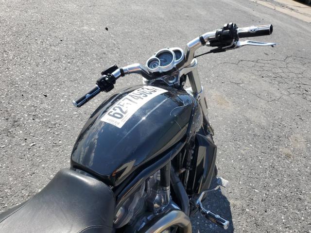 2011 HARLEY-DAVIDSON VRSCF - 1HD1HPH11BC801538