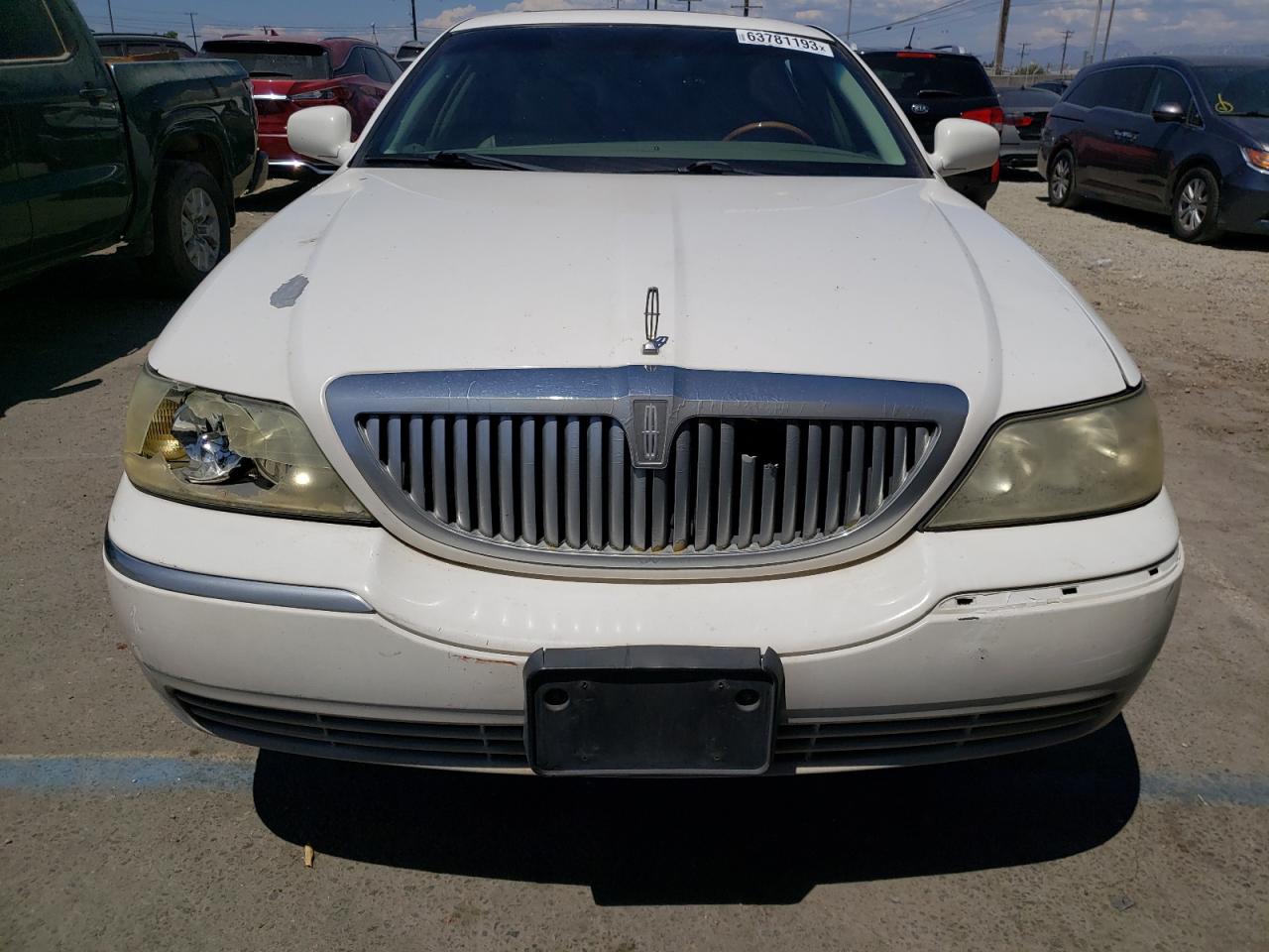 1LNHM82W55Y645996 2005 Lincoln Town Car Signature Limited