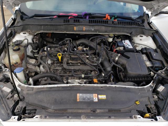 3FA6P0HD1HR131842 Ford FUSION SE