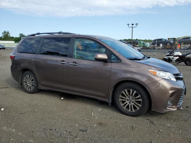 5TDYZ3DCXJS955868 Toyota SIENNA XLE