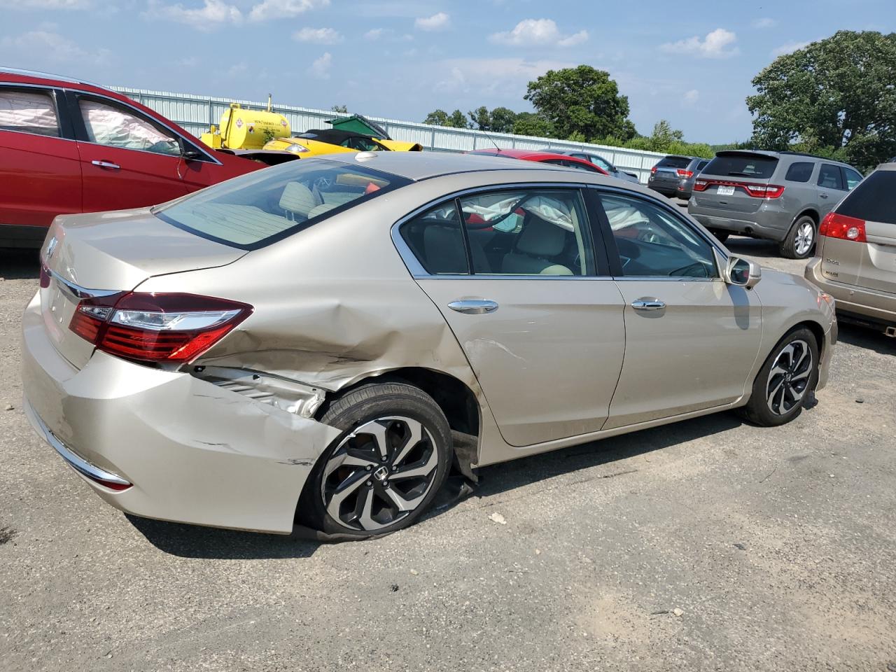 1HGCR2F93GA127688 HONDA ACCORD 2016