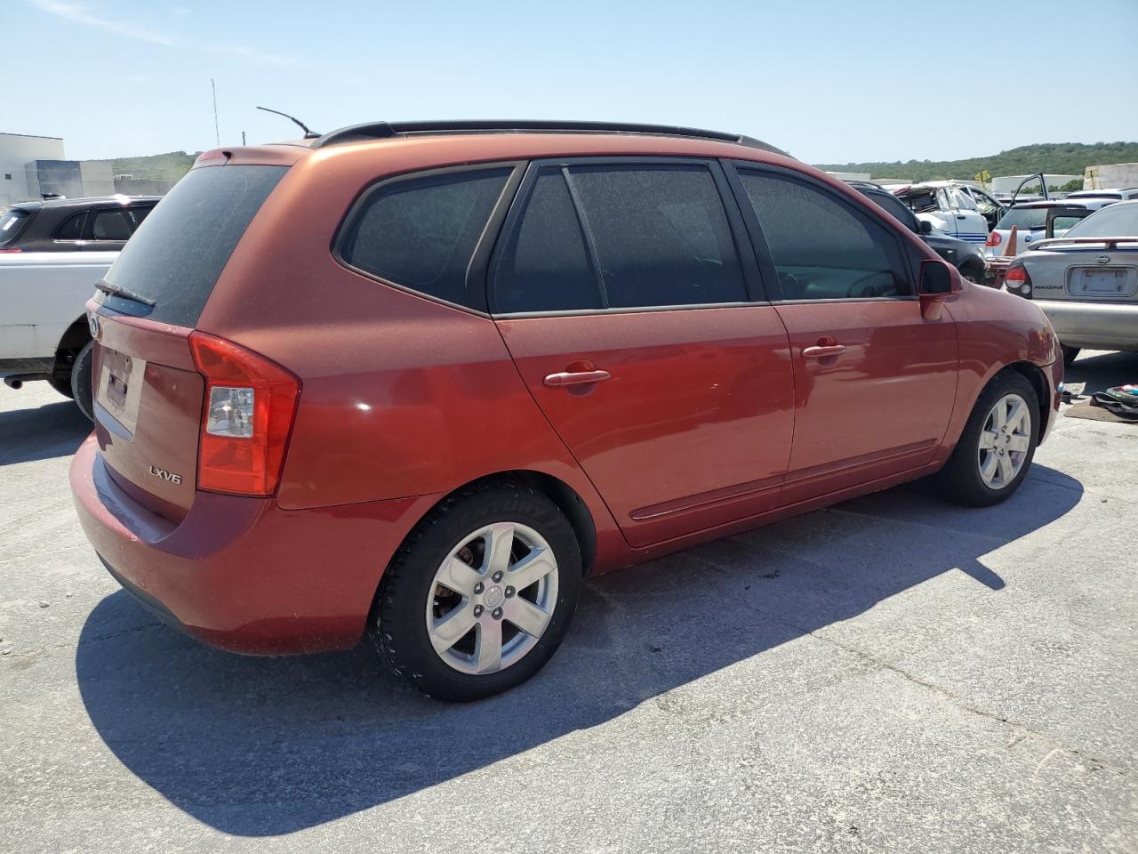 KNAFG526787145556 2008 Kia Rondo Lx