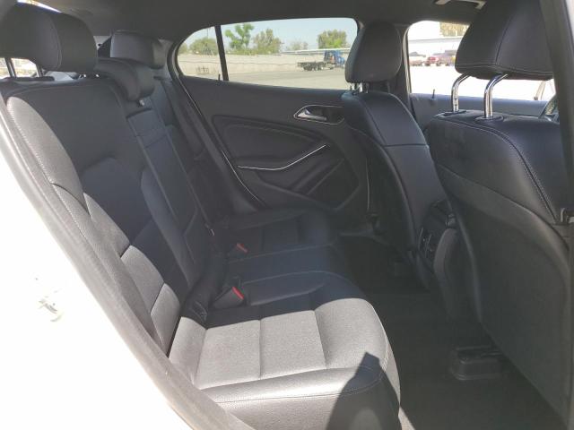 WDCTG4EB7JJ452916 Mercedes-Benz GLA 250