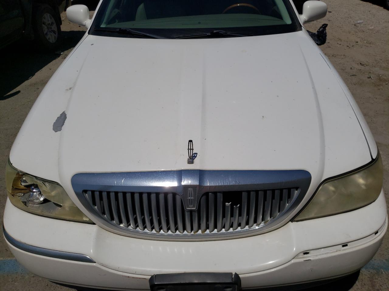 1LNHM82W55Y645996 2005 Lincoln Town Car Signature Limited