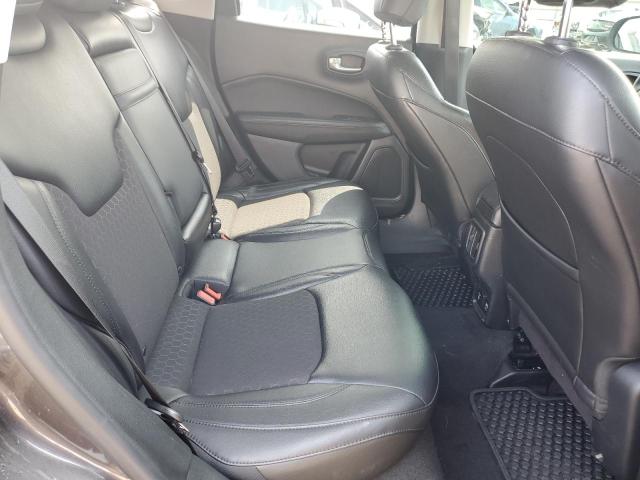 3C4NJDBB0JT401044 Jeep Compass Latitude