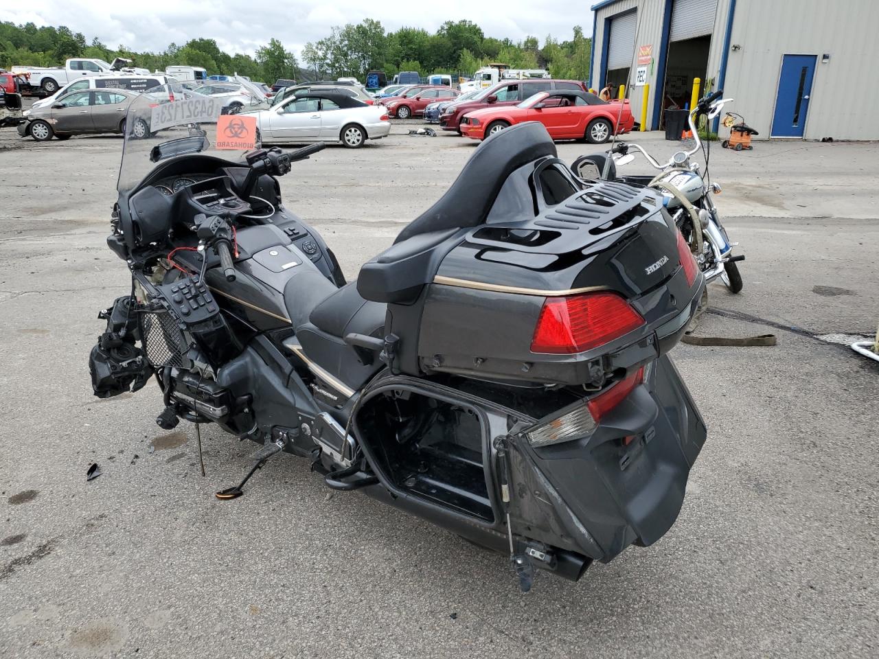 JH2SC68H9GK400271 HONDA GL CYCLE 2016