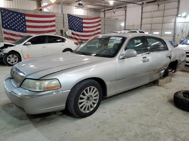 2005 Lincoln Town Car Signature Limited