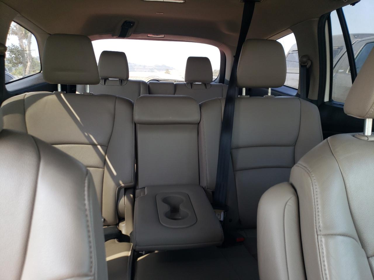 5FNYF5H99GB018980 HONDA PILOT 2016