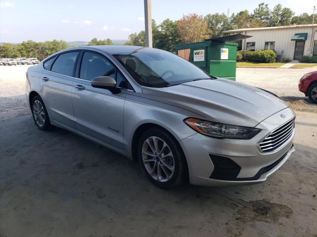 3FA6P0LUXKR167737 Ford Fusion SE 4