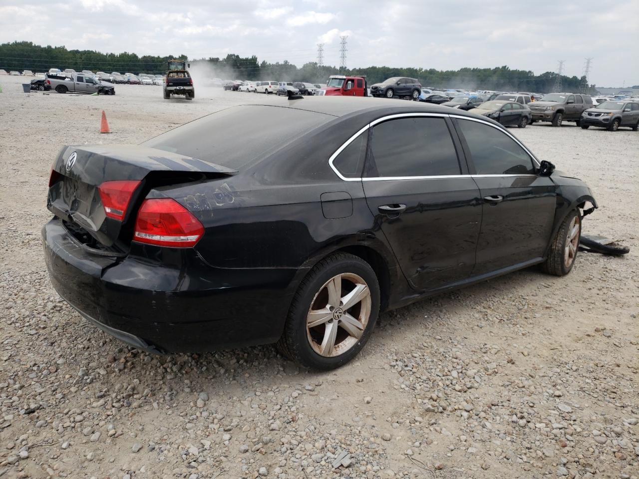 Lot #2209746201 2013 VOLKSWAGEN PASSAT SE