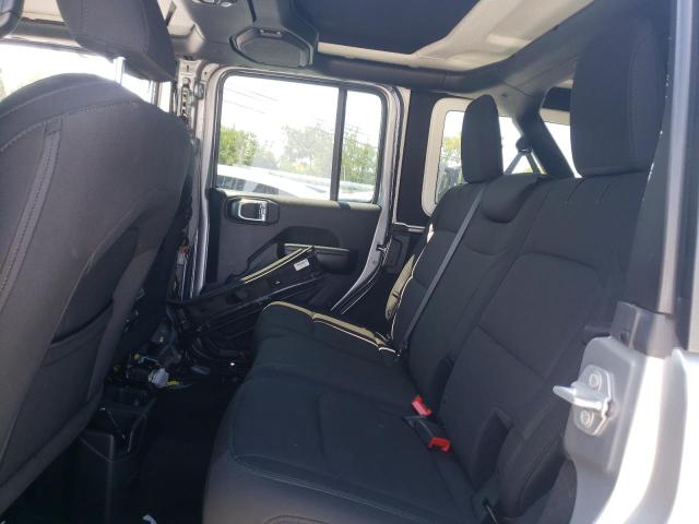 1C4HJXDG8JW113421 Jeep Wrangler Unlimited Sport