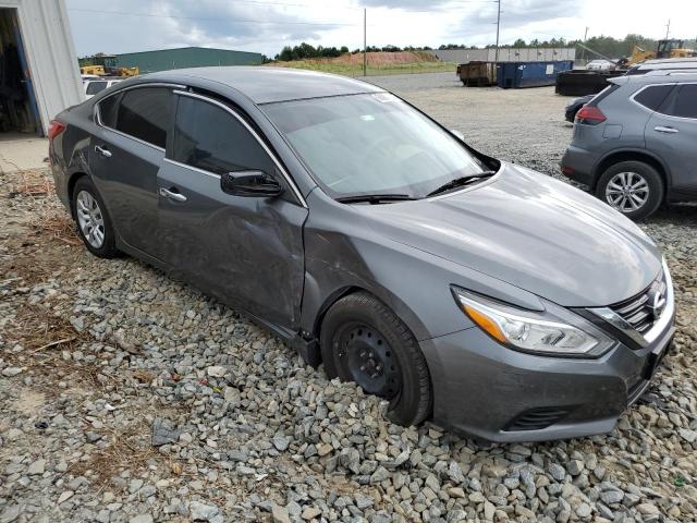 2017 Nissan Altima - Image 4