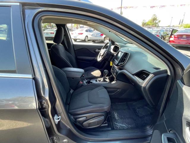 1C4PJLCB2GW107066 Jeep Cherokee Latitude