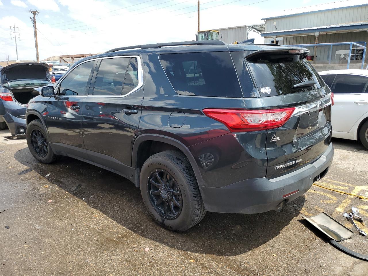 1GNEVGKW2KJ283264 Chevrolet Traverse L 2