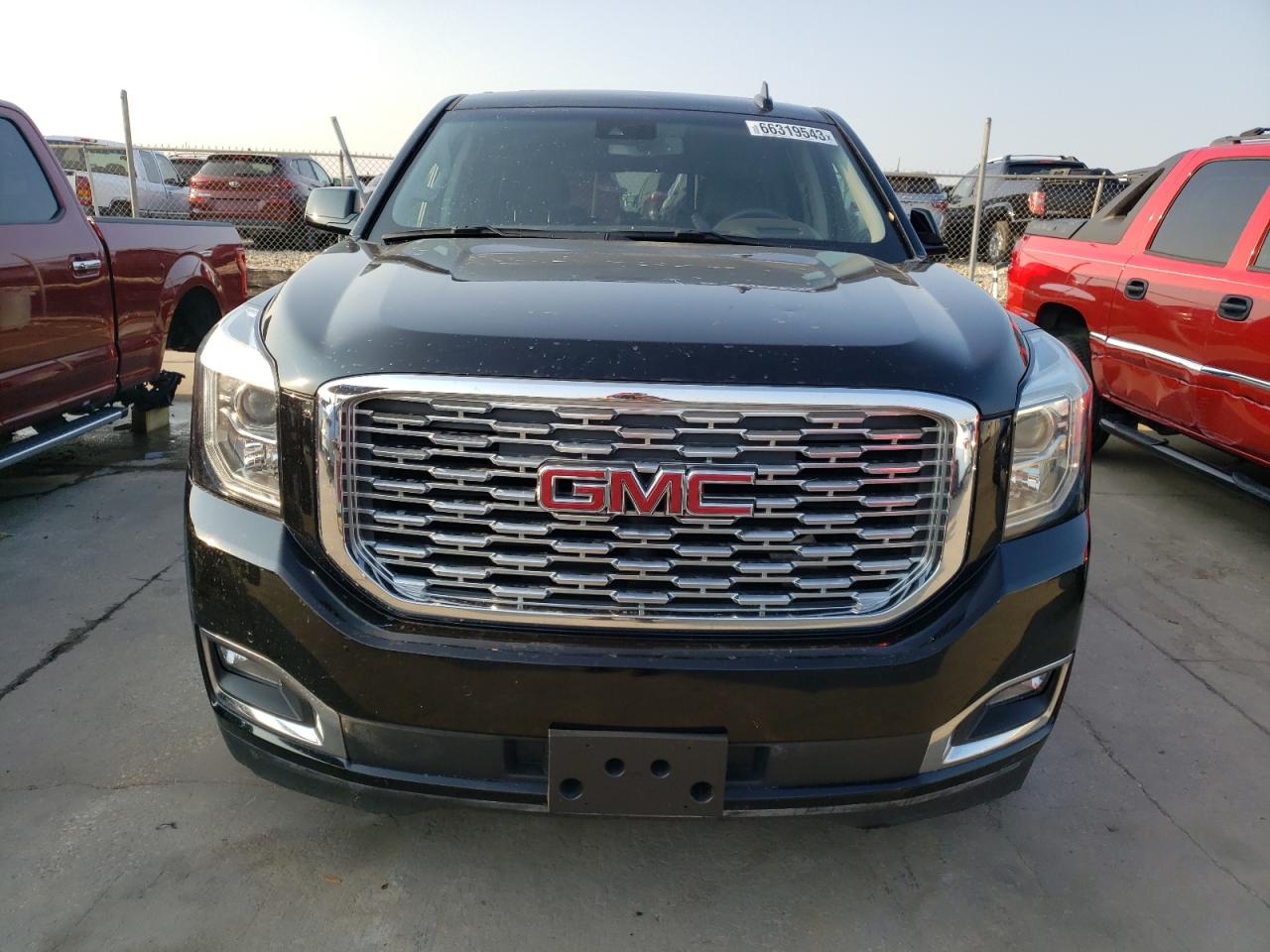 2018 GMC Yukon Xl Denali vin: 1GKS2HKJ1JR354635